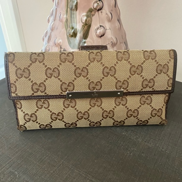 Gucci Handbags - Authentic Gucci Continental Wallet